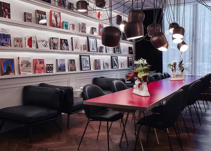 Roomers Munich, Autograph Collection